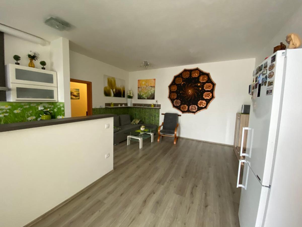 Apartman Na Lukach - Kopretina Тршебонь Экстерьер фото